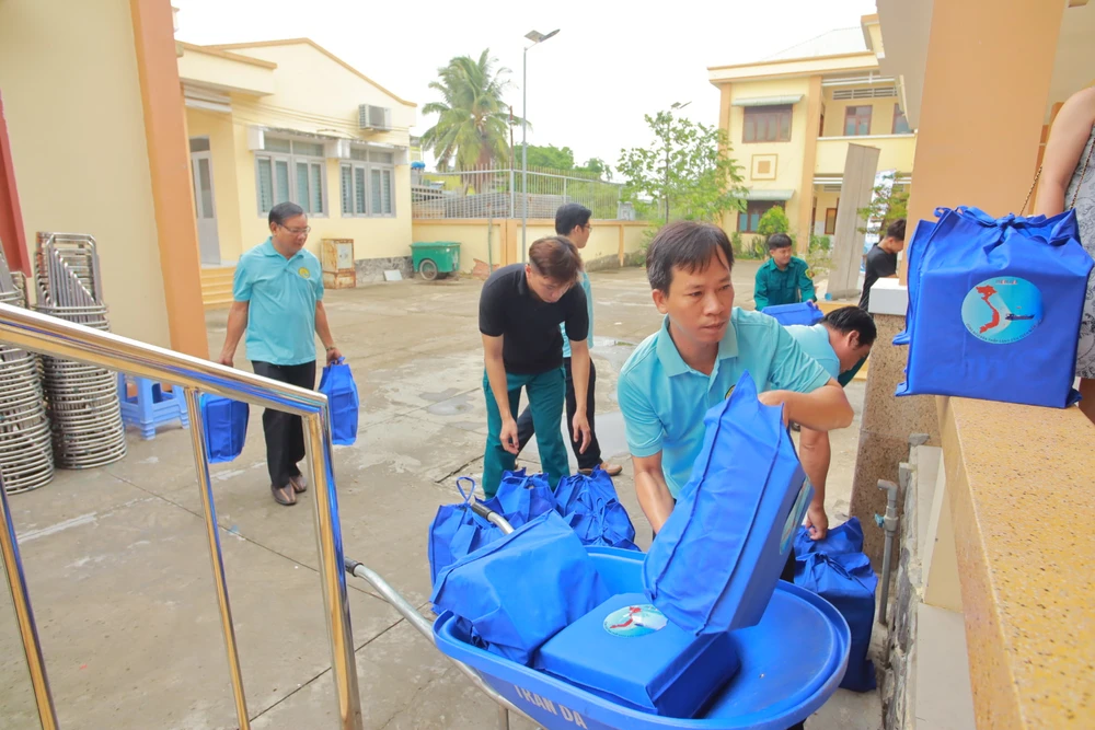 den-tren-bien-tien giang.jpg