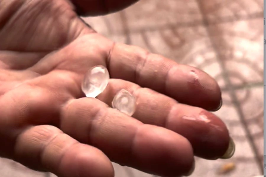 Mưa đá lần đầu tiên xuất hiện tại huyện Cờ Đỏ, TP Cần Thơ