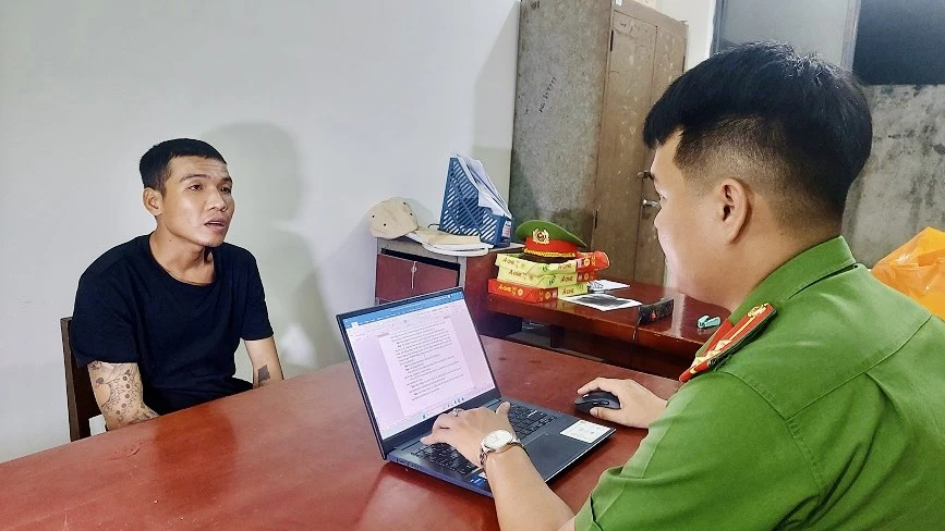 Lẻn vào nhà cướp tài sản còn khống chế chụp ảnh khoả thân chủ nhà