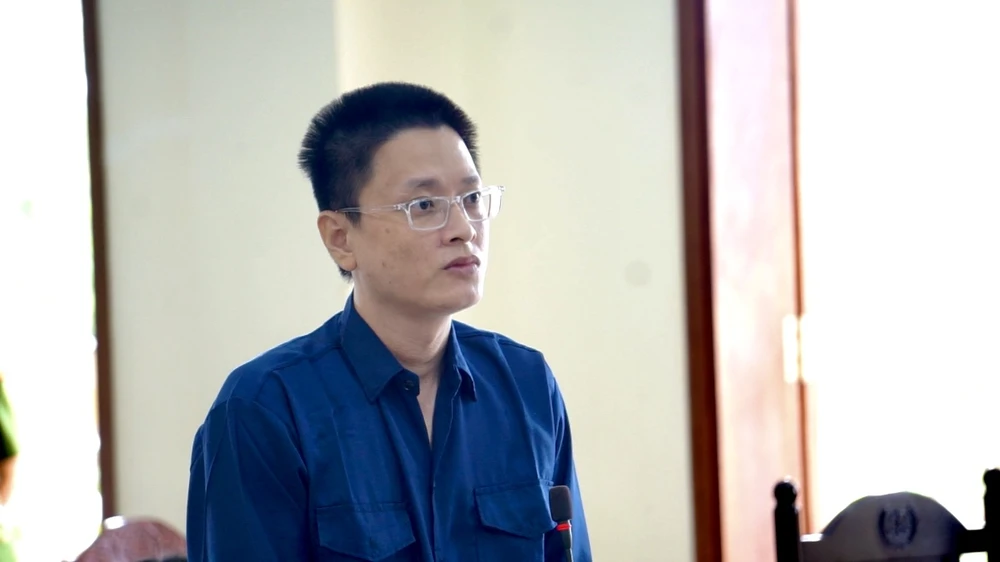 Bị cáo Trần Tiến Lực cho rằng chỉ làm theo chính sách Công ty Việt Á, bị cáo không có hưởng lợi