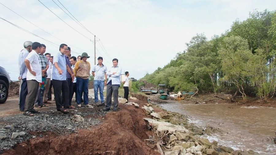 Bạc Liêu công bố tình huống khẩn cấp sạt lở đê biển Đông