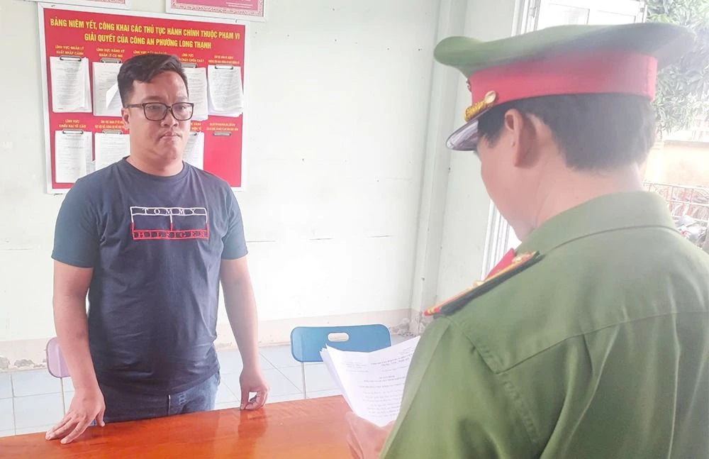 Bắt người đàn ông lừa đảo tiền tỉ bằng chiêu mua xe thanh lý hải quan