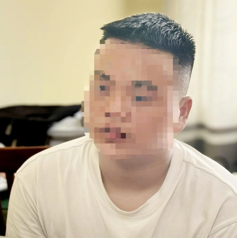 vợ chồng chủ quán karaoke ở an giang bắt nhốt người.jpg