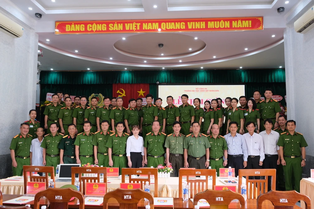 trường đại học cảnh sát nhân dân khai giảng.JPG