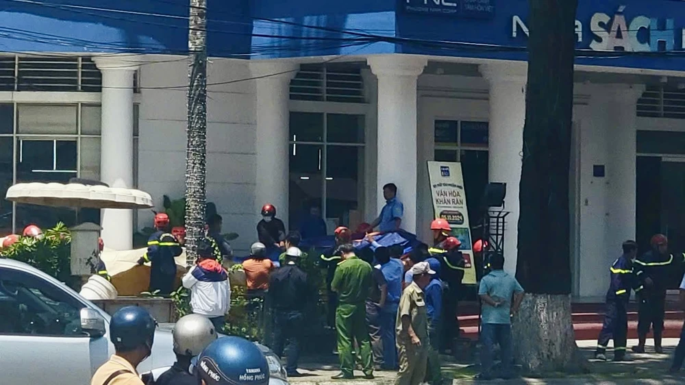 công an tp cần thơ cứu thiếu niên định tự tử