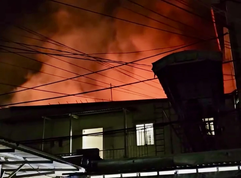 cháy nhà sau miếu bà chúa xứ