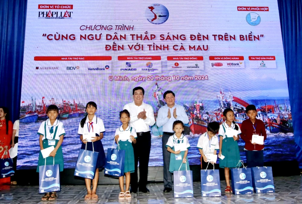 den-tren-bien-tinh-ca-mau-thumb.jpg
