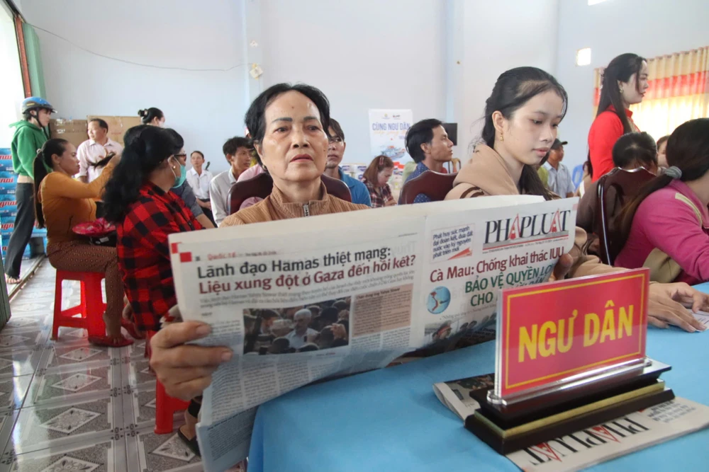 thắp sáng đèn trên biển tại tỉnh cà mau