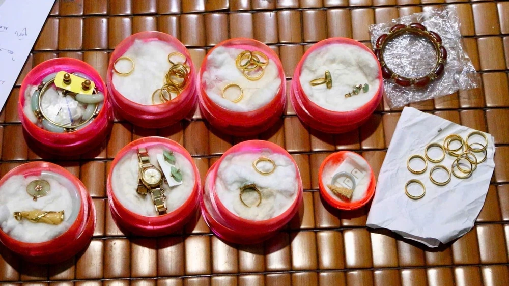 trộm 100 lượng vàng