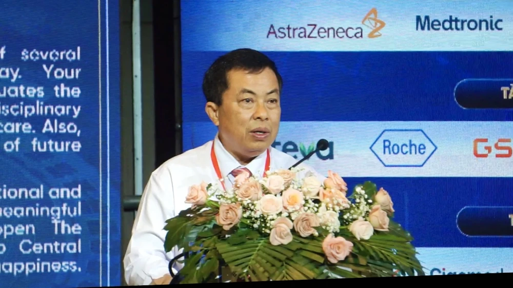 chuyên gia quốc tế đầu ngành y, bệnh lý cột sống