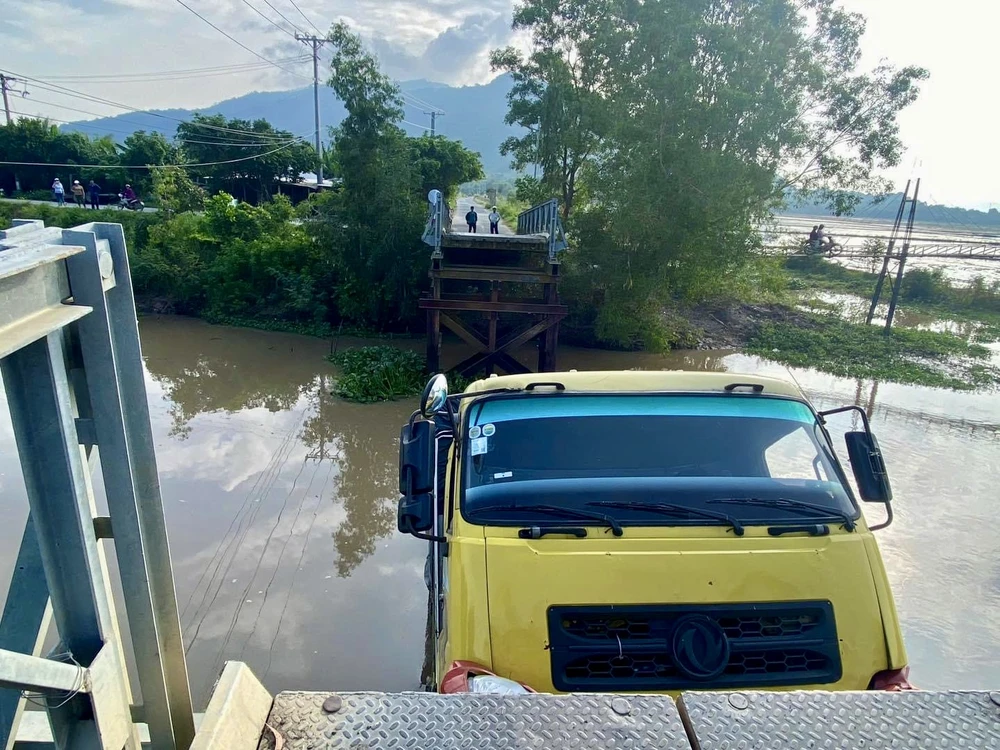 xe tải làm sập cầu ở an giang