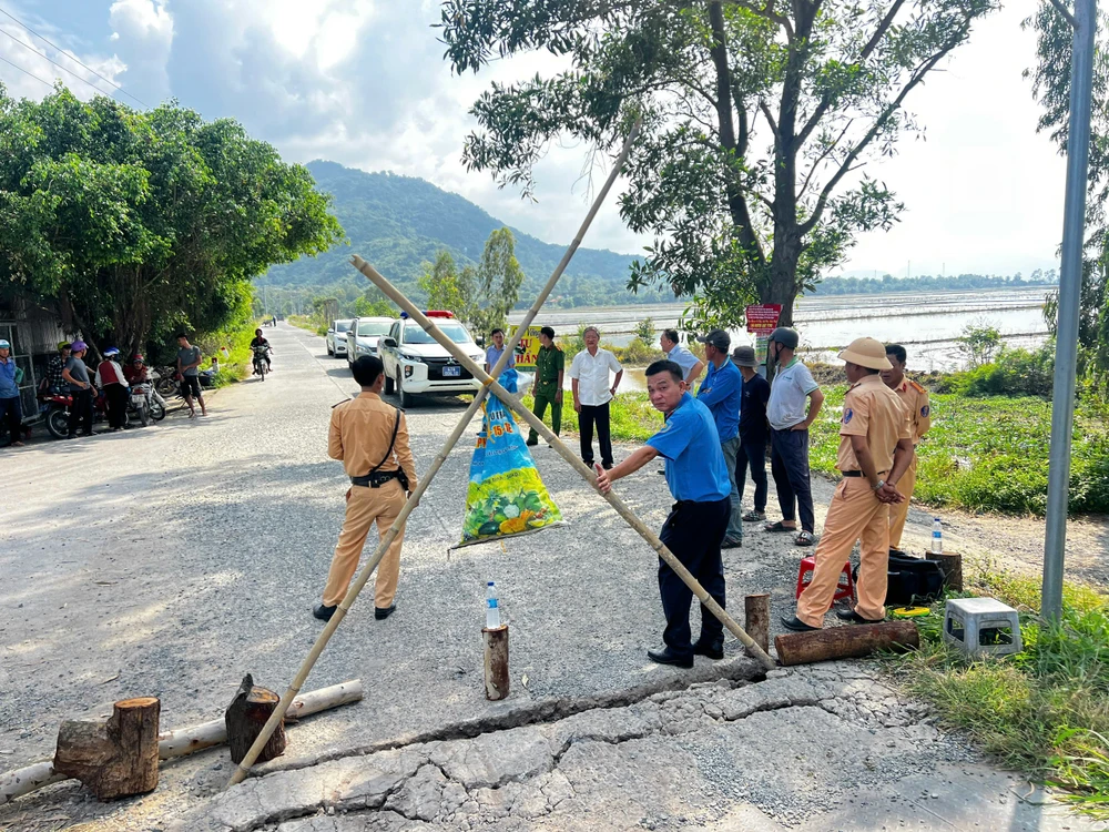 xe tải làm sập cầu ở an giang