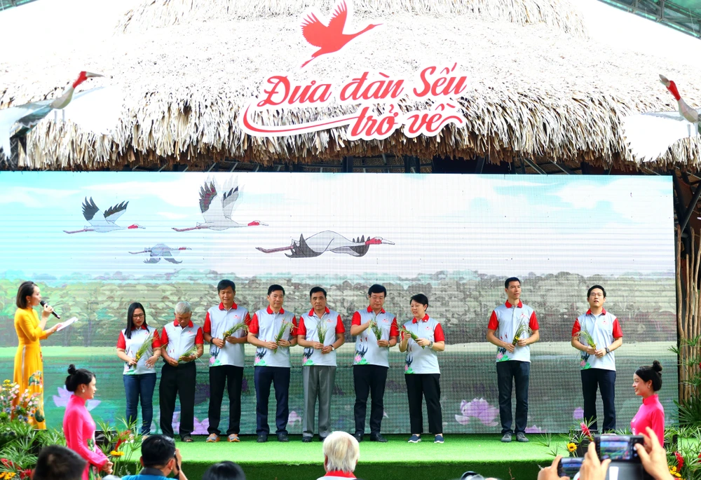 sếu đầu đỏ vườn quốc gia tràm chim