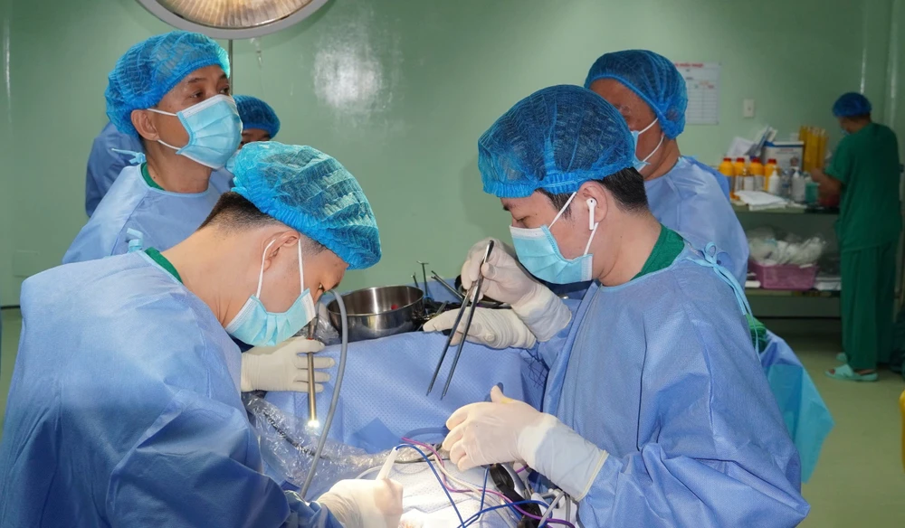 vợ hiến thận cứu chồng