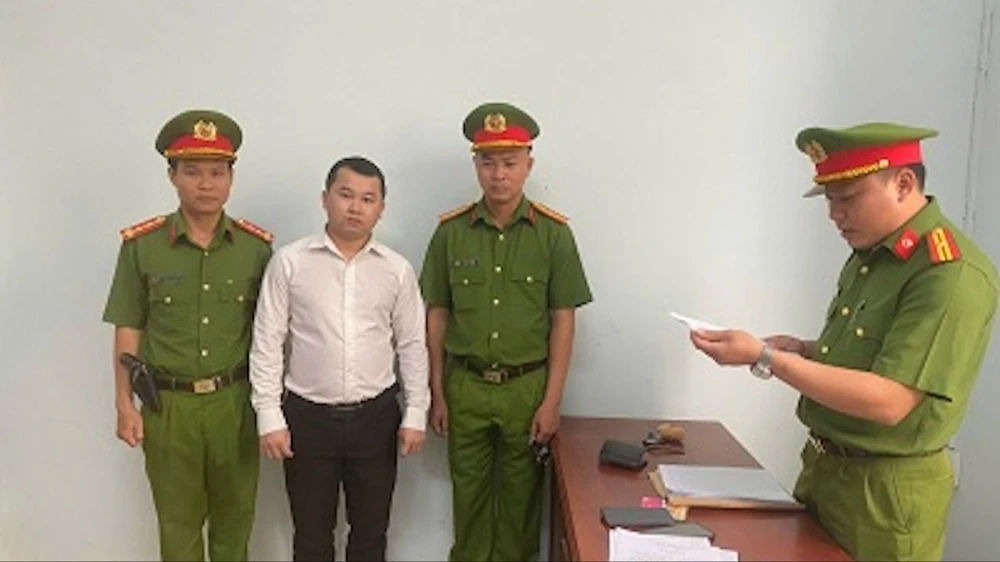 nhân viên ngân hàng lạm dụng tín nhiệm