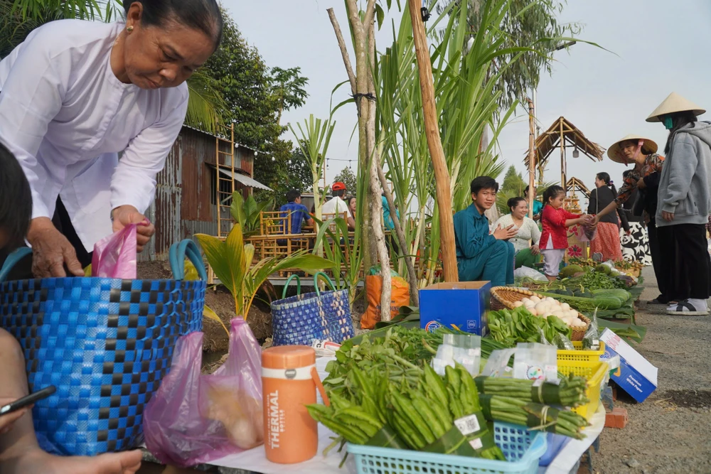chợ phiên xóm rẫy đồng tháp