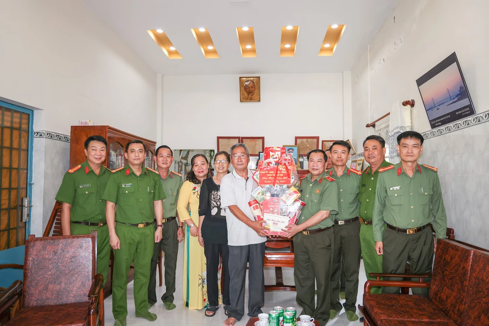 trao quà tết tp cần thơ