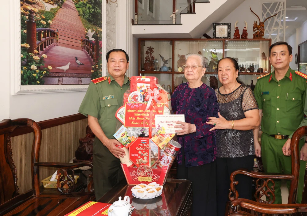 trao quà tết tp cần thơ