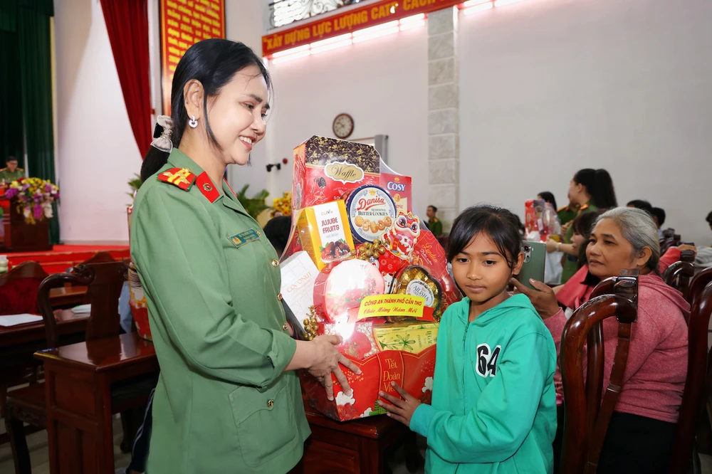 xuân chiến sĩ công an tp cần thơ