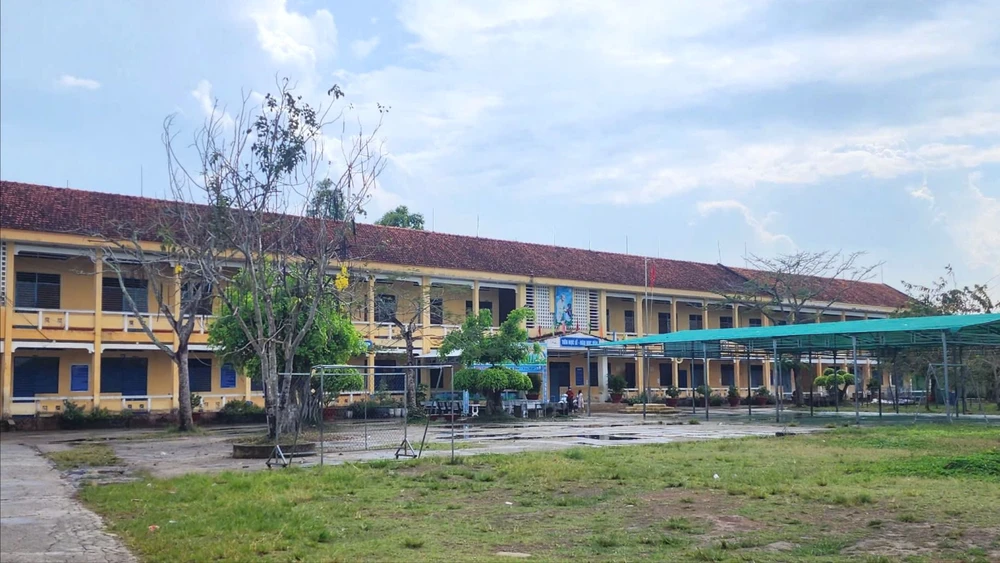 thầy giáo âm nhạc dâm ô học sinh