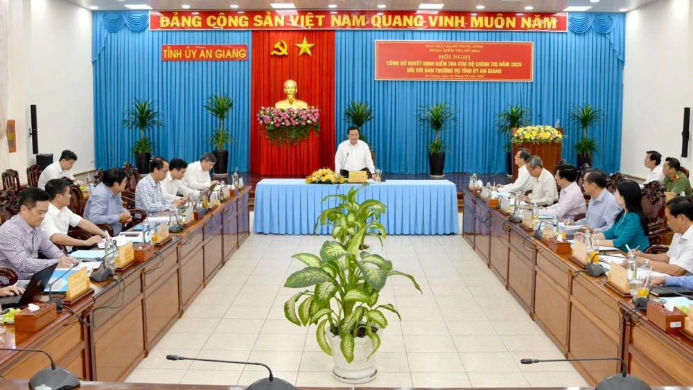 Bộ Chính trị công bố quyết định kiểm tra