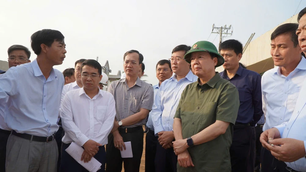 Phó Thủ tướng Trần Hồng Hà đã kiểm tra thực tế tiến độ thi công tuyến cao tốc An Hữu - Cao Lãnh