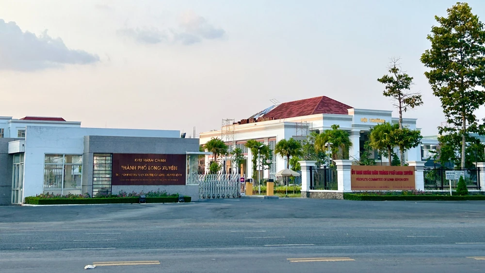 Chủ tịch UBND TP Long Xuyên