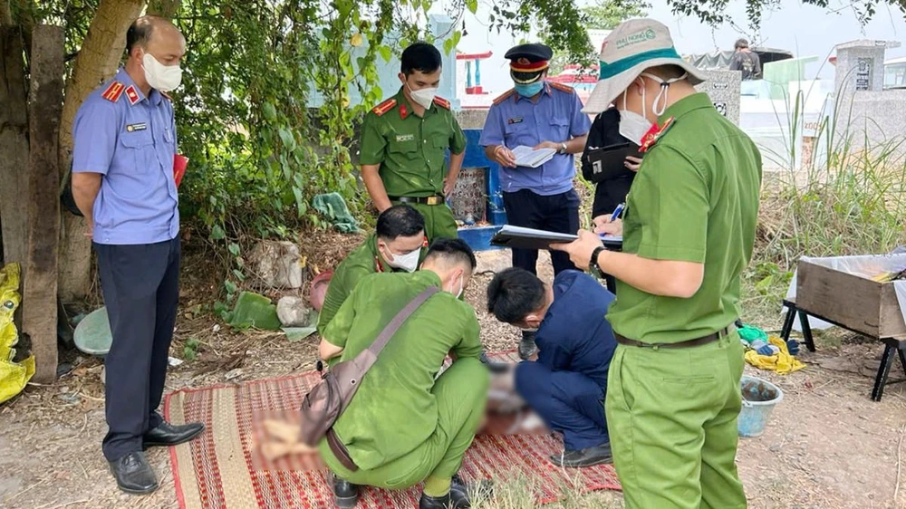 khai quật tử thi