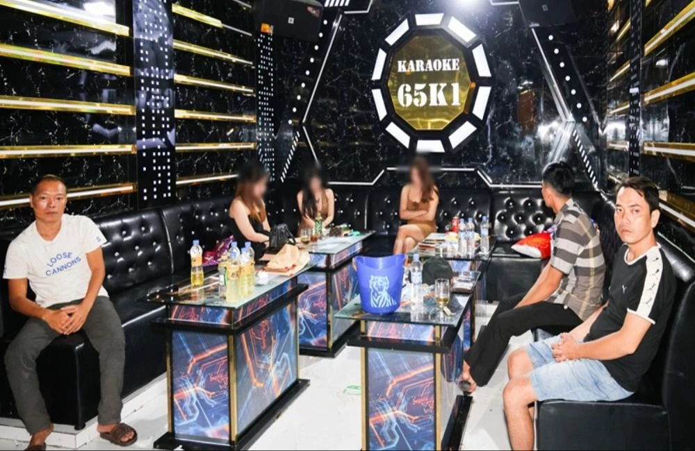 Triệt phá tụ điểm ma túy tại karaoke 65K1, khởi tố chủ quán và 11 người