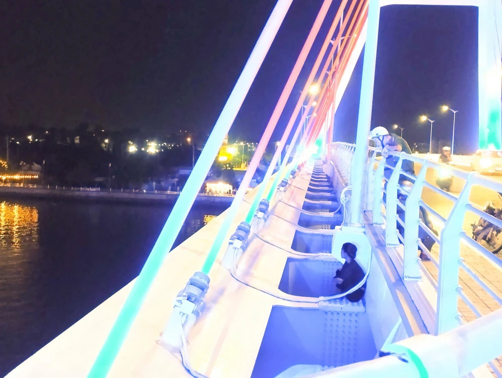 giả vờ nhảy cầu trục lợi