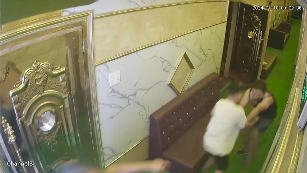 đâm chủ nhà hàng tiền giang