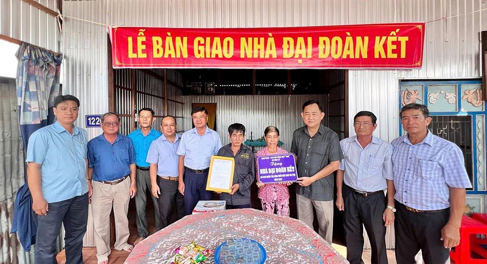 xoá nhà tạm,an giang