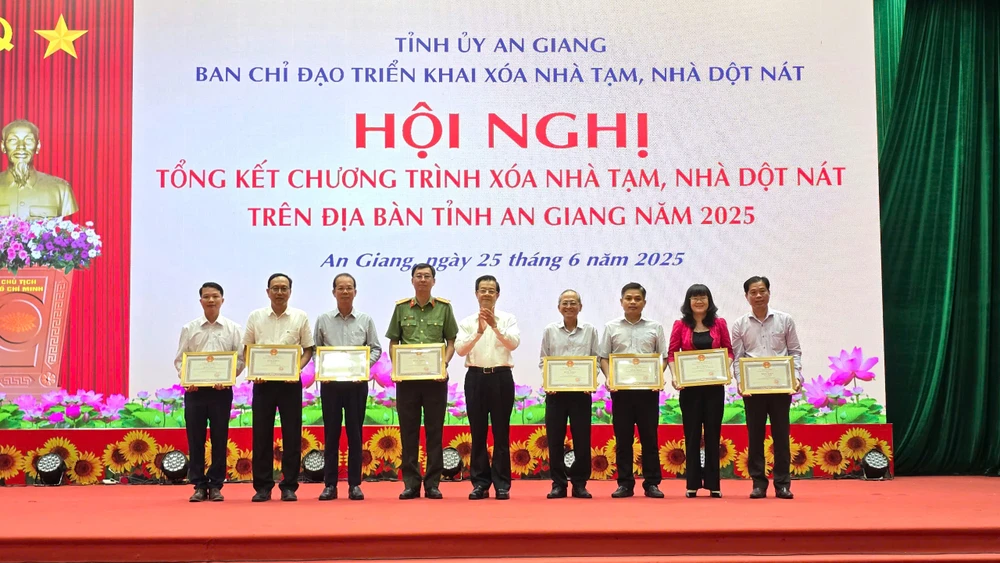 xoá nhà tạm,an giang