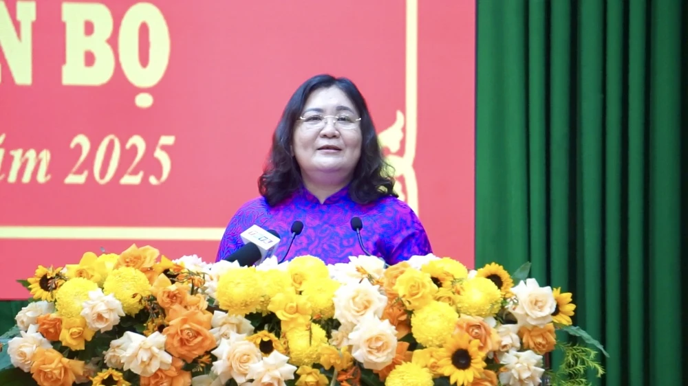 bà Hồ Thị Hoàng Yến, Phó Bí thư Thường trực Tỉnh uỷ Vĩnh Long