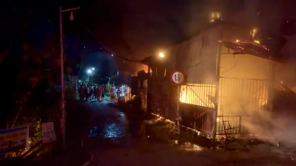 căn nhà khoá cửa bị cháy,an giang