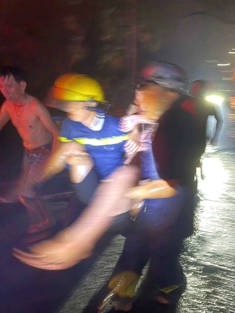 căn nhà khoá cửa bị cháy,an giang