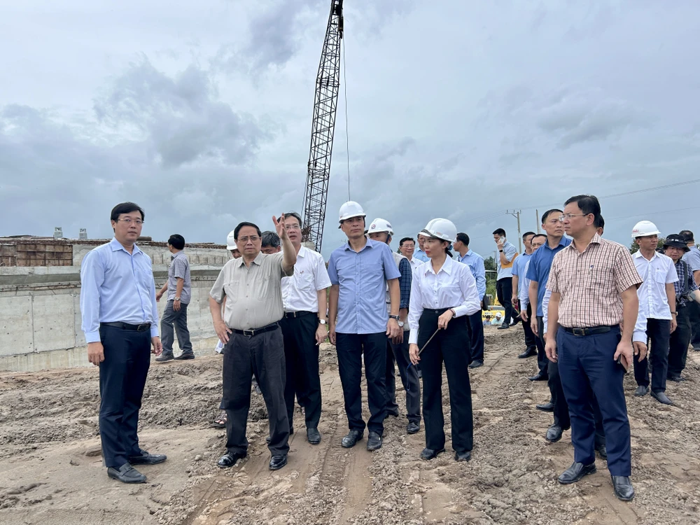 Thủ tướng Phạm Minh Chính đã đến kiểm tra tiến độ dự án cao tốc Cao Lãnh – An Hữu giai đoạn 1