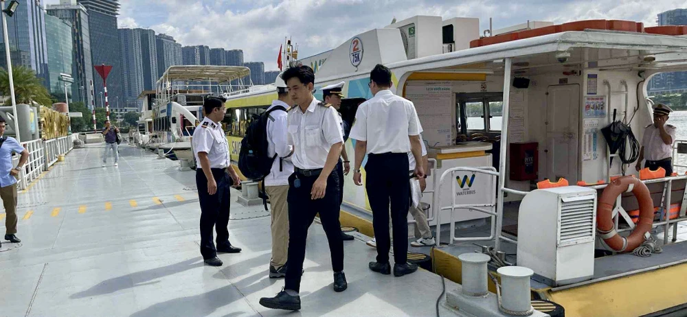 Cảng vụ đường thủy nội địa TP.HCM kiểm tra an toàn buýt sông, tàu cao tốc