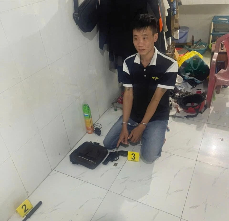 lên mạng mua súng quân dụng