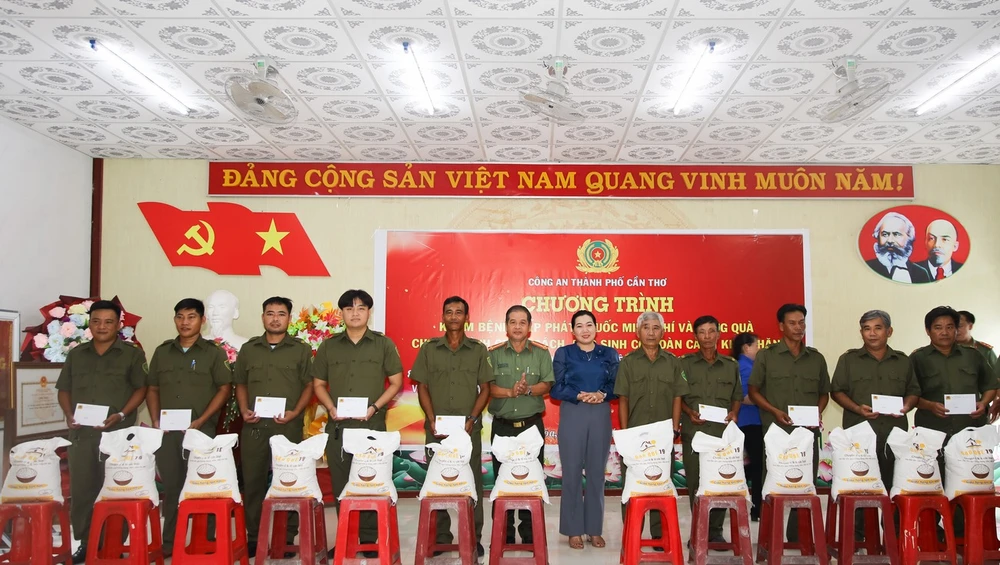 cong-an-tp-can-tho-tri-an-ngay-thuong-binh-liet-si-1.JPG