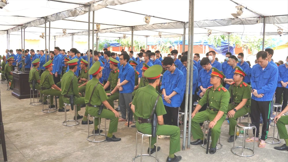 cưỡng đoạt tài sản,đòi nợ thuê