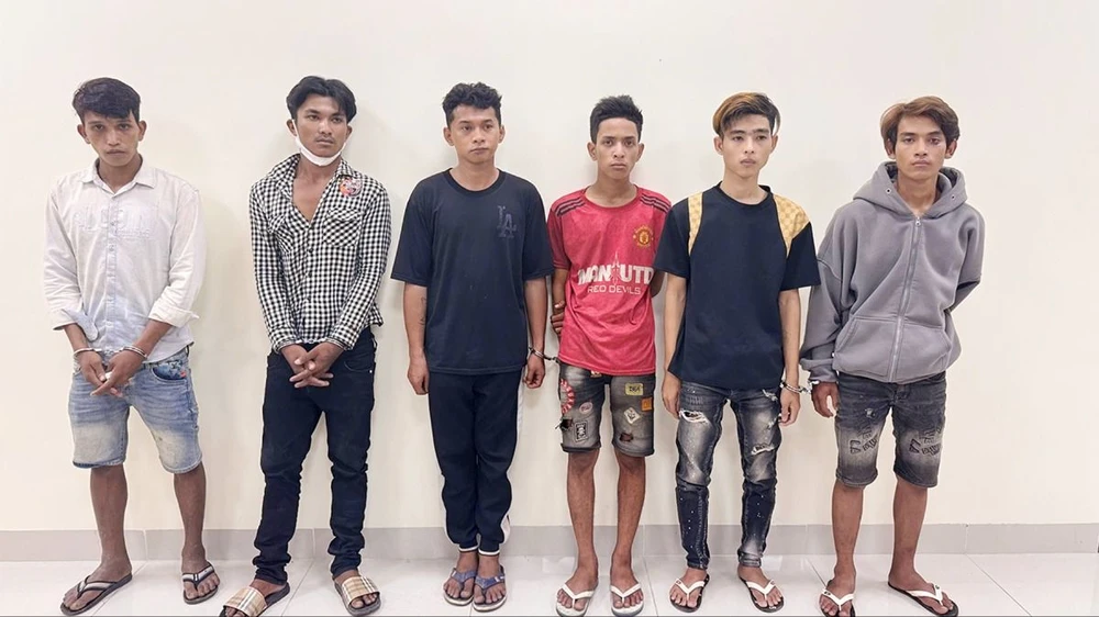 cướp điện thoại