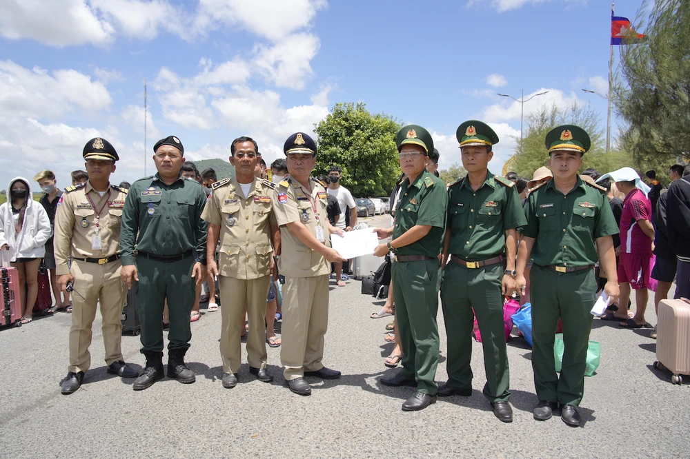 công dân việt nam campuchia trao trả