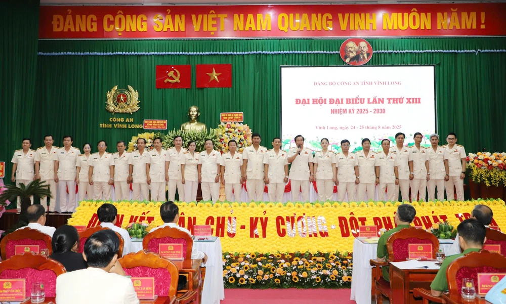 dai-hoi-dai-bieu-cong-an-tinh-vinh-long-1.jpg