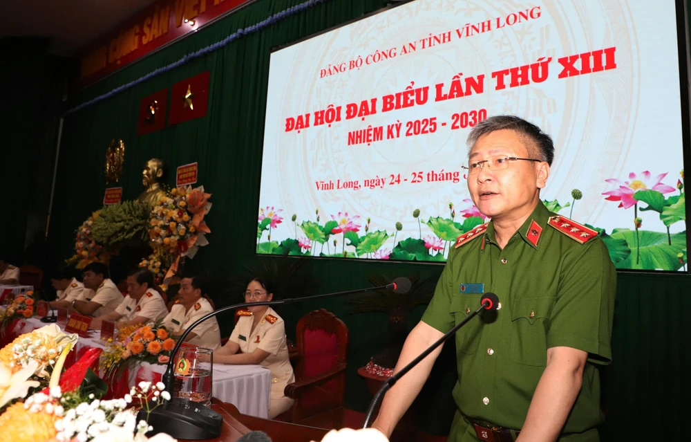 dai-hoi-dai-bieu-cong-an-tinh-vinh-long-2.jpg