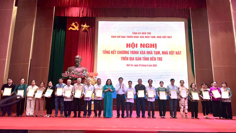 xoá nhà tạm,huân chương lao động