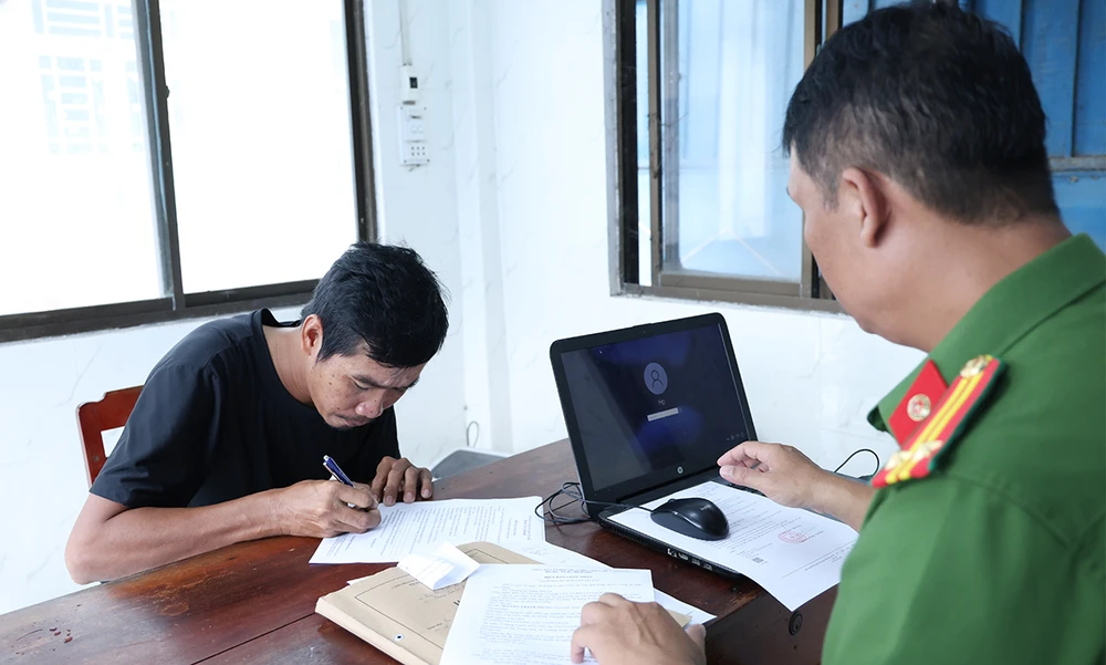 cướp tài sản,xe ôm,thăm bạn gái