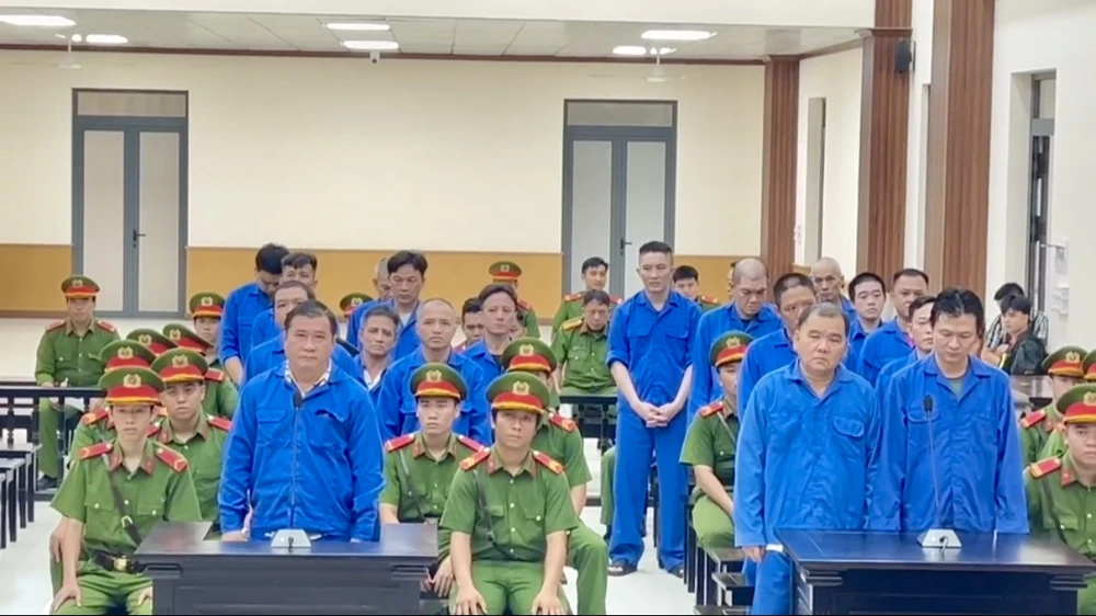 Hiếu Xì Po cùng 18 đồng phạm tổ chức đánh bạc