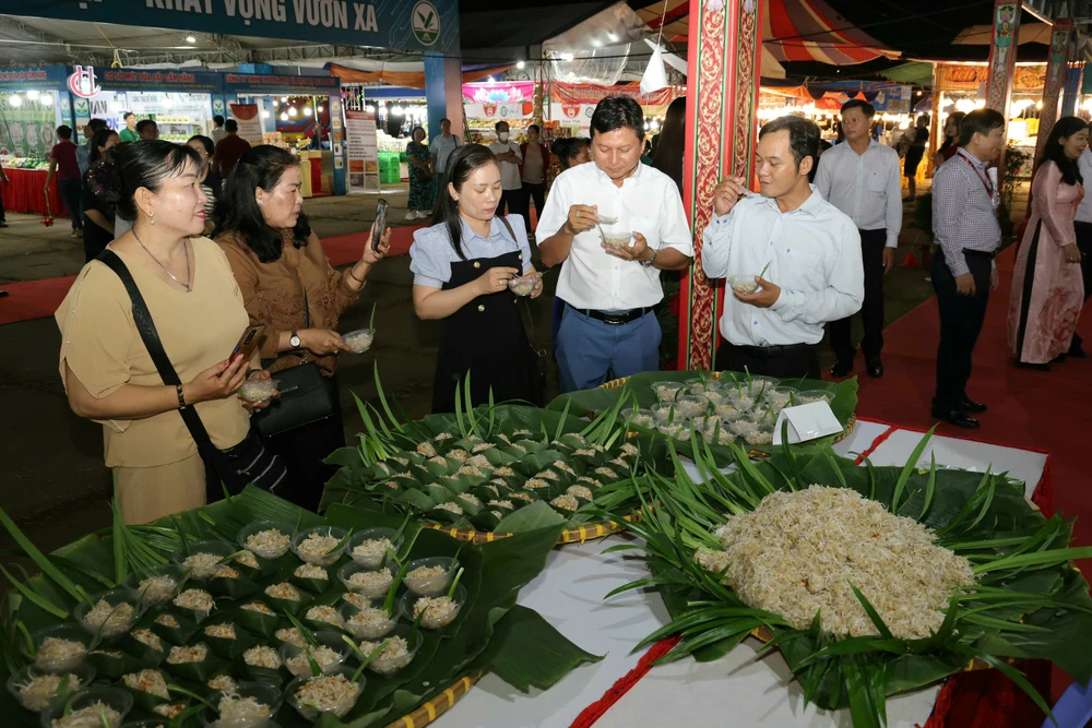 Lễ hội Ok Om Bok tỉnh Vĩnh Long