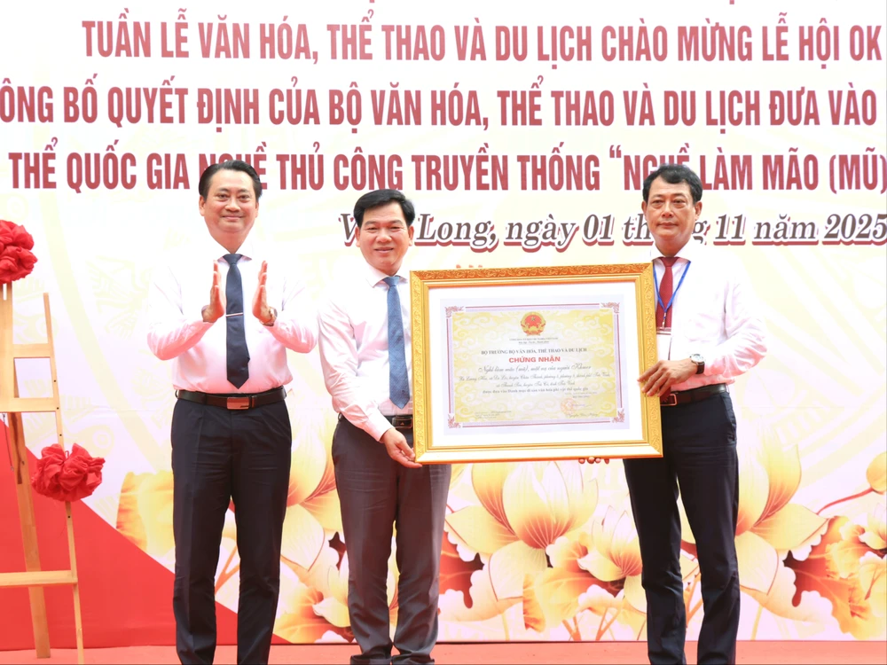 vĩnh long,di sản văn hoá,người Khmer,nghề làm mão,mặt nạ